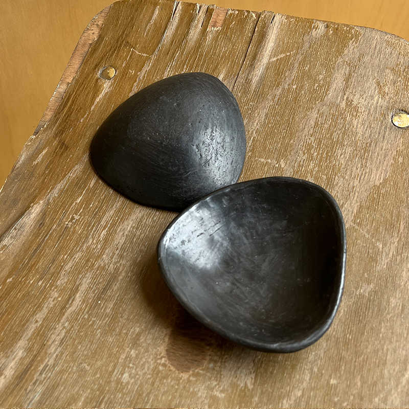 Tibetan Black Pottery Triangle Dish – Handmade 3.5‑in Plate