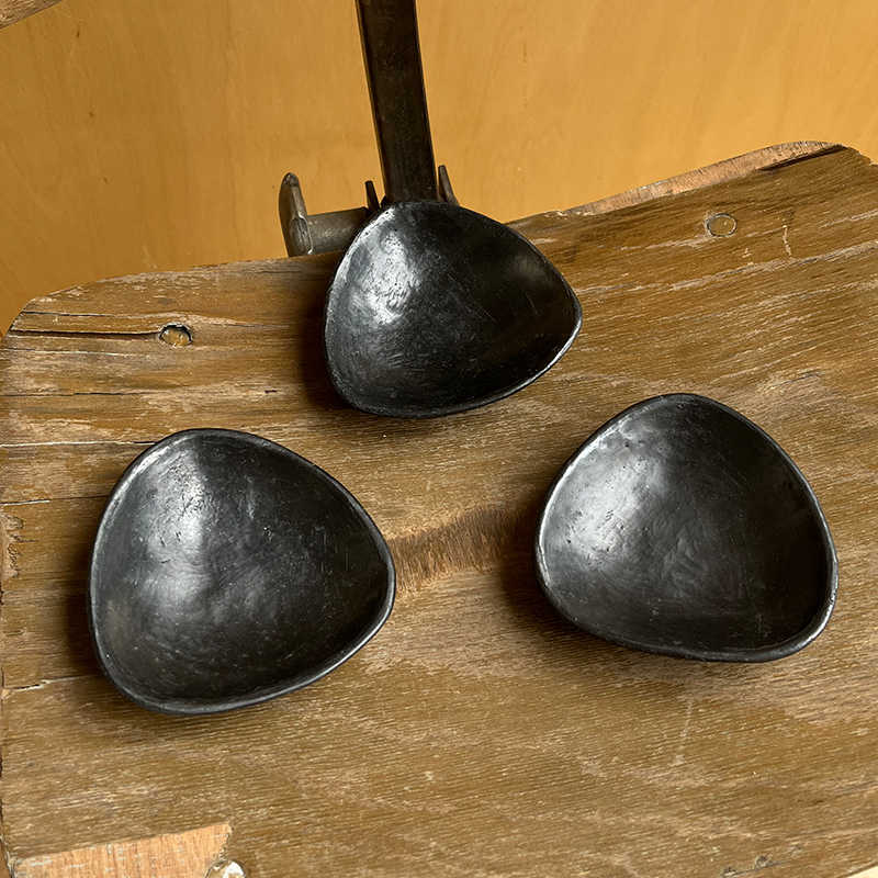 Tibetan Black Pottery Triangle Dish – Handmade 3.5‑in Plate