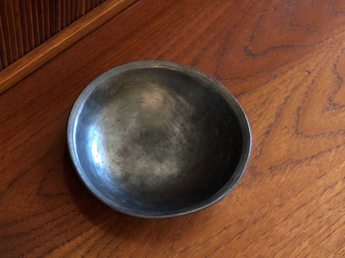 Tibetan Black Pottery Flying‑Eave Plate – 6.5‑in Handmade
