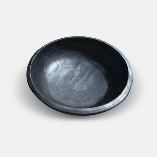 Tibetan Black Pottery Flying‑Eave Plate – 6.5‑in Handmade