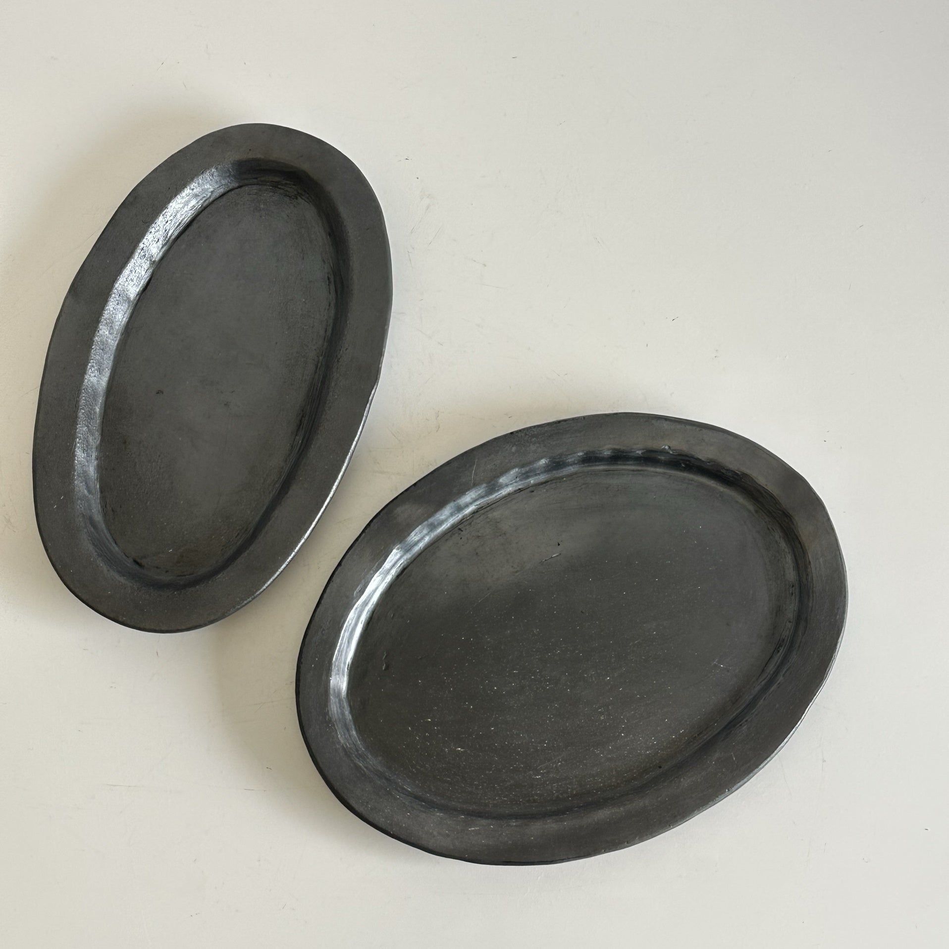 Handmade Tibetan Black Pottery Flying‑Eave Long Tray (L)