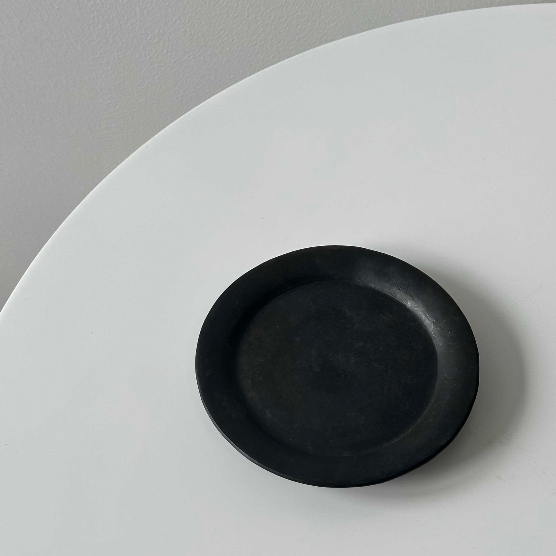 Tibetan Black Pottery Round Plate – 6‑in / 4.7‑in Handmade