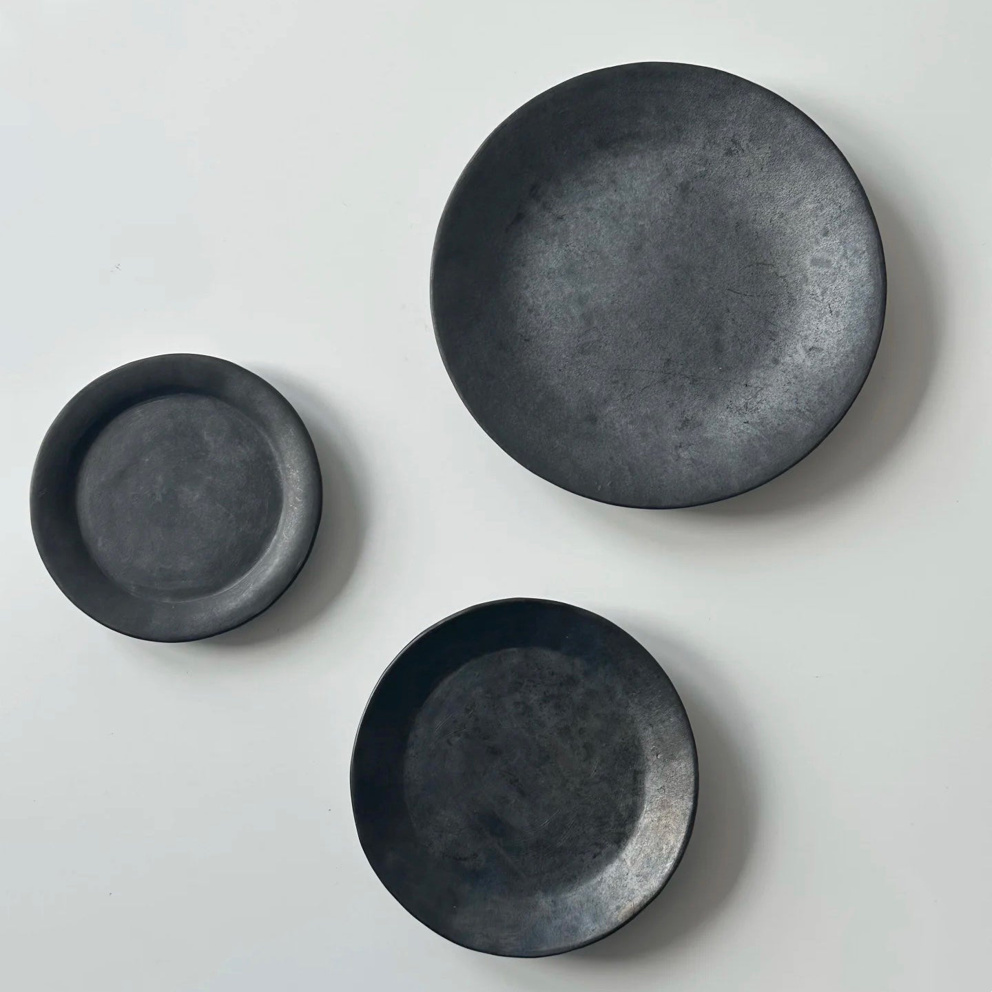 Tibetan Black Pottery Round Plate – 6‑in / 4.7‑in Handmade
