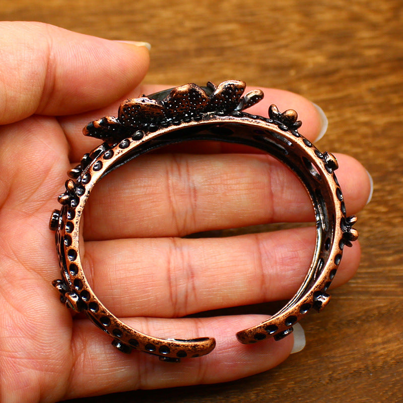 Himalayan Labradorite Crystal Brass Cuff – Vintage-Inspired Adjustable Handmade Bracelet